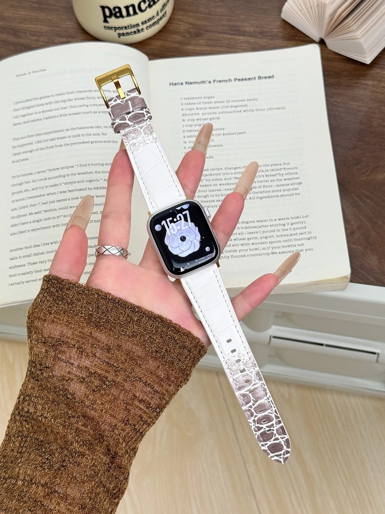 Apple Watch Leather Loop Band (38–49mm)