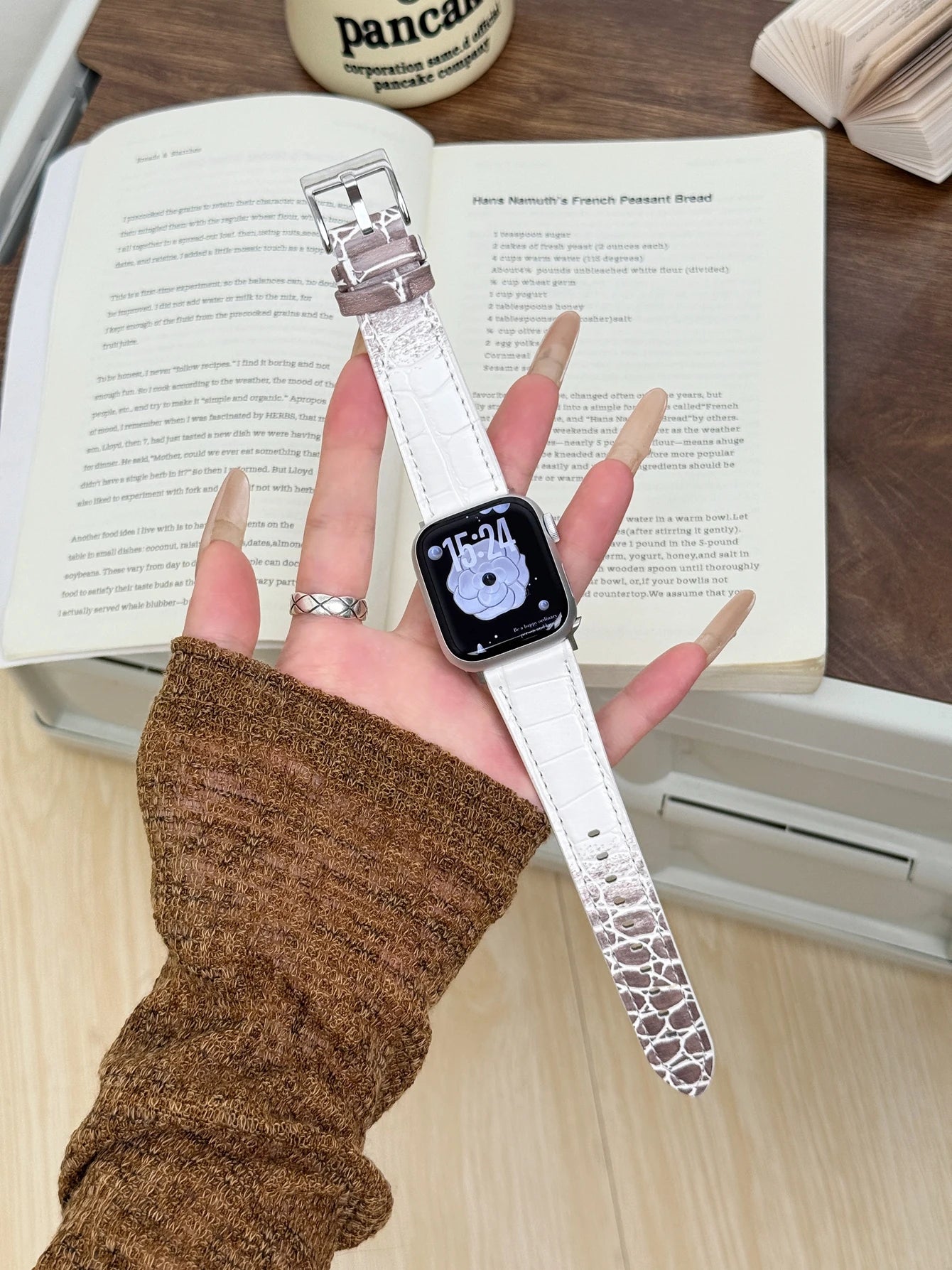 Apple Watch Leather Loop Band (38–49mm)