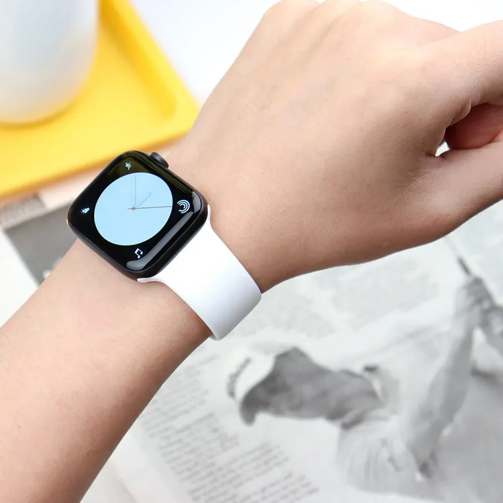 Apple Watch Silicone Sport Band (38–49mm)