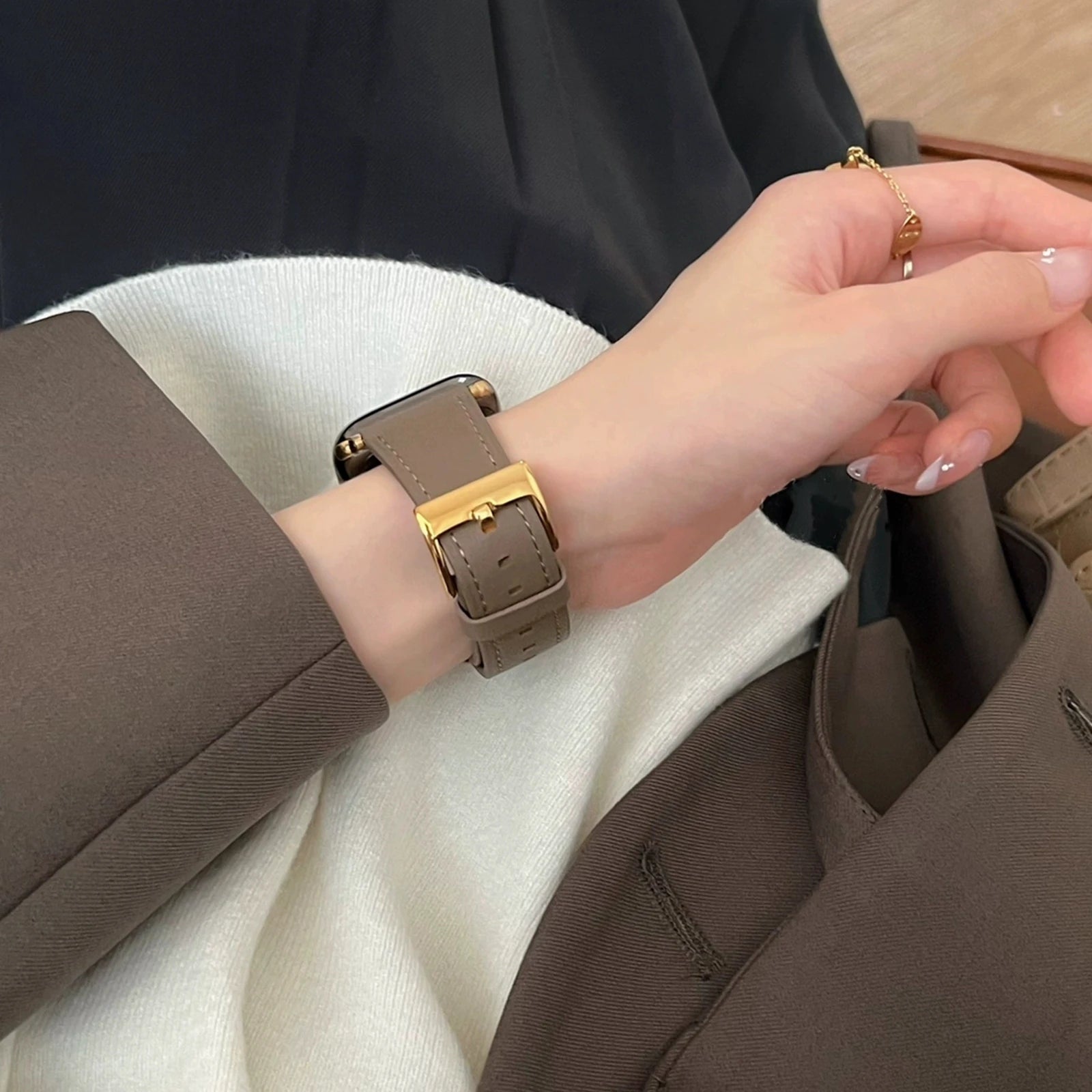 Apple Watch Leather Loop Band (38–49mm)