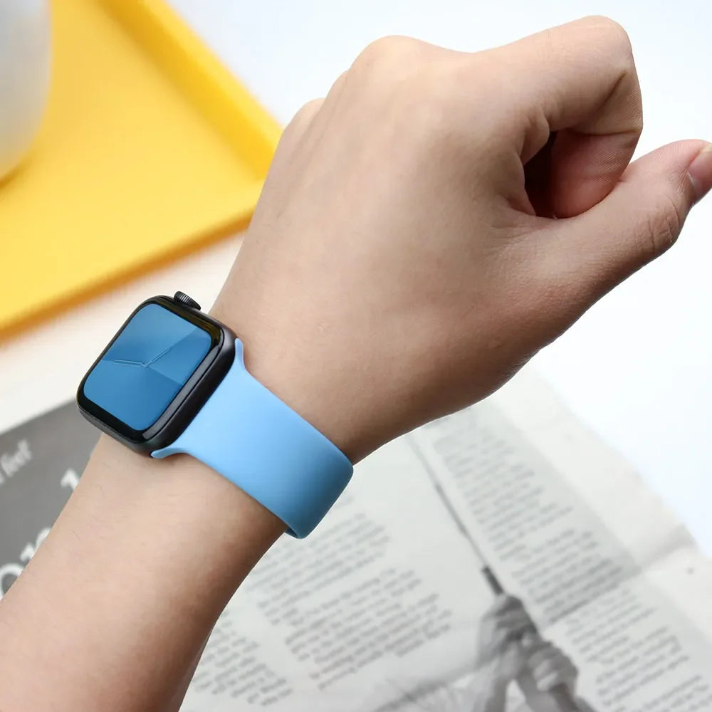 Apple Watch Silicone Sport Band (38–49mm)
